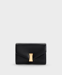 Кошелек Lilibet с металлическим акцентом и цепочкой Charles & Keith, цвет Black