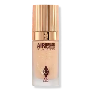 Безупречная тональная основа, нанесенная аэрографом Charlotte Tilbury, 4 Cool (fair with cool undertones)