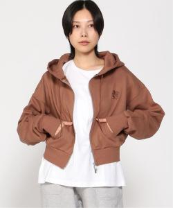 (W)РОЖДЕННАЯ БЫТЬ РОКСИ