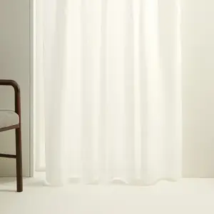 Штора изготовлена ​​из многофункциональной системы Florencia El Corte Inglés, белый