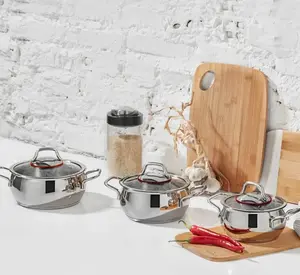 Набор посуды Emirgan из 6 предметов из нержавеющей стали, устойчив к ржавчине. Включает кастрюлю, сковороду и сотейник. Karaca