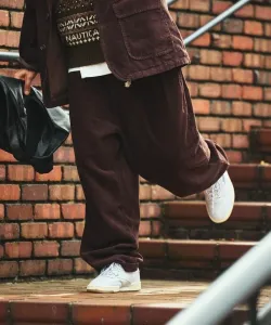 Вельветовые брюки в винтажном стиле с защипами, широкие Осень-зима 2025