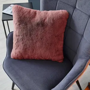 Подушка LUXOR living из искусственного меха Dekokissen Novara, квадратная, 40x40 см, очень мягкая, с наполнителем, для гостиной Luxor Living, Bordeaux + Felloptik