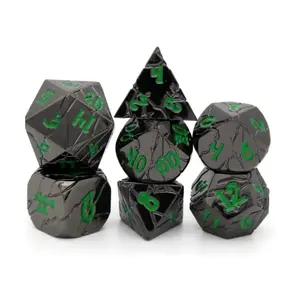 Набор кубиков повреждения Poly Set — блестящий черный с зеленым (7), Wood and Metal Dice (Dice Envy)