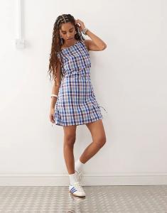 Мини-платье COLLUSION с вырезом-лодочкой в синюю клетку
