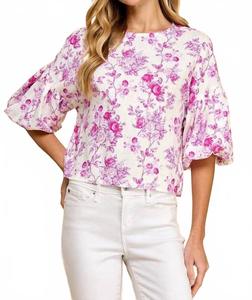 Розовый топ с цветочным принтом и пышными рукавами TCEC