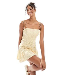 Мини-платье Dasiy Street с заниженной талией, швами и завязками, цвета пахты Daisy Street