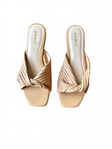 Женские сандалии Laoi в бежевом цвете Bamboo