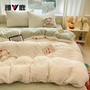 Yalu Комплект постельного белья 1,5 м, 4 предмета: пододеяльник 200x230 см, простыня на резинке, 2 наволочки, молочно-белый с зеленым, лицевая сторона — ламбул, изнанка — молочный вельвет