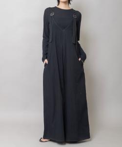 Комбинезон-клеш из фактурной джинсовой ткани плотностью 6,5 унций.