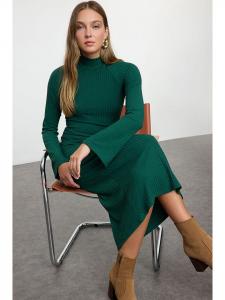 Trendyol Платье в зеленом