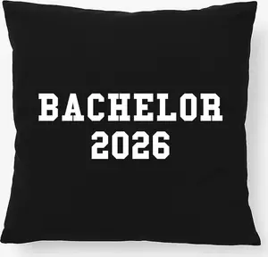 Подушка Huuraa Bachelor 2026, 40x40 см, с наполнителем, черный хлопок, украшение на выпускной Bachelor 2026 Hellweg Druckerei