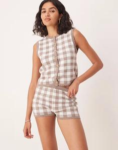 Шорты в клетку ASOS DESIGN с фестончатым краем цвета мокко