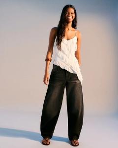 Джинсы Bershka в черно-белом цвете