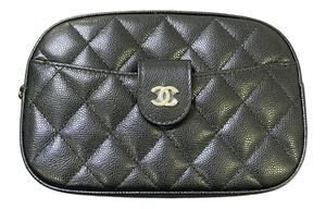 Зернистая тисненая блестящая телячья кожа с золотистой металлической фурнитурой Женская черная сумка через плечо CHANEL