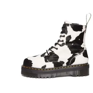 Мужские ботинки Dr. Martens Jadon на платформе с принтом коровы, белый