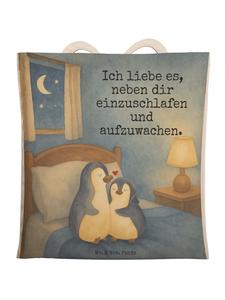 Mr. & Mrs. Panda Наплечная сумка с изображением спящих пингвинов, выполненная в белом цвете