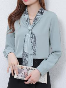 Блузка с принтом в виде шарфа. Женские топы Doux Belle, цвет Blue