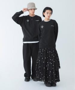 Команда с линейным логотипом