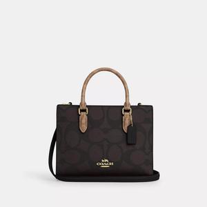 Сумка-тоут Maggie от Coach Outlet Small из холщовой ткани Blocked Signature, цвет gold/walnut/tan