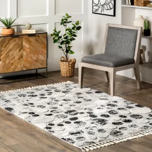 Ковер Carli Modern Pebble Tasseled Area Rug nuLOOM, 160x231 см, светло-серый