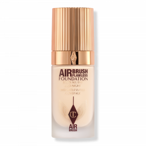 Безупречная тональная основа, нанесенная аэрографом Charlotte Tilbury, 2 Warm (fair with warm undertones)