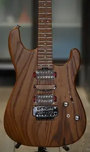 Charvel Guthrie Govan США Signature, HSH, карамелизированный ясень - натуральный(1)