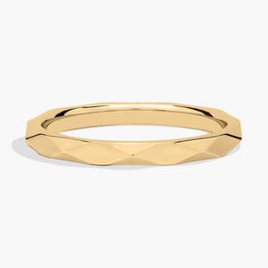 Кольцо с отделкой в виде треугольника со скошенными краями из желтого золота 14 карат (2 мм) Blue Nile