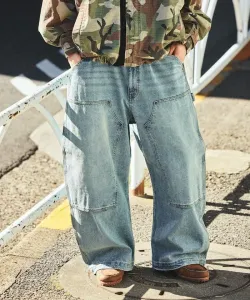 Очень широкие брюки-карандаш с изогнутым силуэтом и двойными коленями.