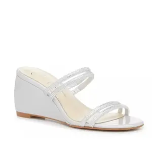 Женские босоножки Jessica Simpson Mistoni на танкетке с серебристым каблуком и стразами GAL509 Jessica Simpson, серебряный