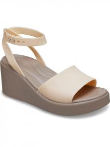 Сандалии на плоской подошве Crocs, бежевый