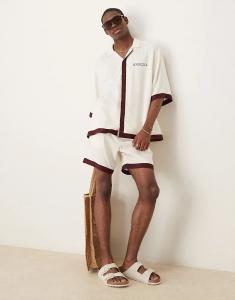 Шорты ASOS DESIGN средней длины с принтом по краю бежевого цвета — часть комплекта