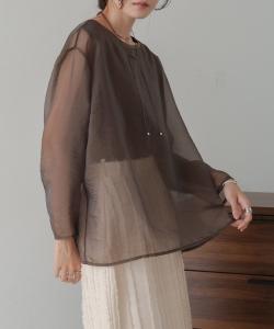 Прозрачный многослойный топ, скроенный и сшитый по фигуре.