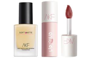 Мягкая матовая сияющая тональная основа AKF, mist style liquid foundation #02 natural white+lip mud m07 maris sal toffee