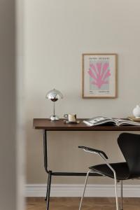 Розовый плакат из бумаги для декупажа Postery, 30x40 см, бежевый