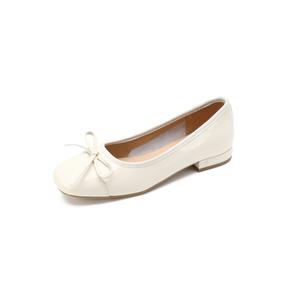 Низкие кожаные туфли женские повседневные FOXER, экрю