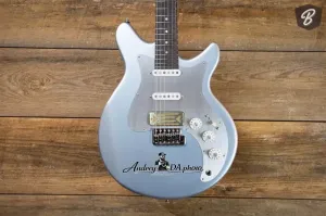 Eastman Fullertone SC'52 в цвете Металлик Ледяной Синий