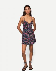 Мини-платье Bershka с принтом и бретельками синего цвета