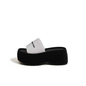 Тихие, устойчивые к запахам и истиранию тапочки-слайды для женщин Milan love song, Silver