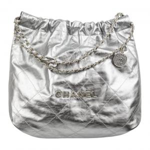 CHANEL Сумка 22Bag из коровьей кожи и серебристого металла женская серебристая