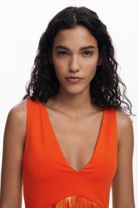 Платье в этническом стиле с V-образным вырезом и застежкой-молнией, идеально подходит для свадеб и приемов.