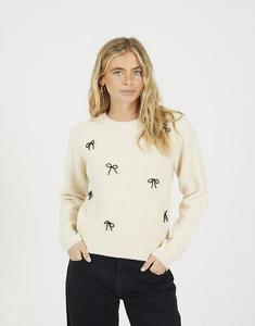 Джемпер Brave Soul с круглым вырезом и бантом-драгоценностью в кремовом цвете