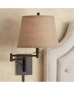 Настенный светильник Brinly Farmhouse в деревенском стиле с поворотным кронштейном, матово-коричневый металлический светильник с абажуром из мешковины для спальни или гостиной Franklin Iron Works, brown