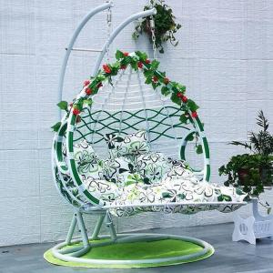Quanpinwu Подвесное кресло-качалка из ротанга для двоих, зеленое с белыми подлокотниками и подставкой для ног, в комплекте подушка и коврик
