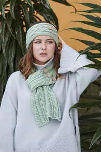 Шарф на пуговицах арановой вязки косой вязки Aran Traditions, зеленый