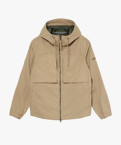 Водоотталкивающая куртка с вышитым логотипом в одной точке и двумя карманами, с капюшоном.