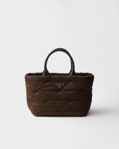 Средняя стеганая сумка-тоут из переработанного нейлона и кожи Prada, коричневый
