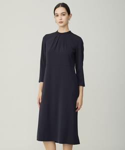 Платье с высоким воротником