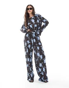 Широкие брюки-плиссе Vero Moda с шоколадным и синим цветочным принтом