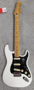 Гитара Fender Player II Stratocaster, гриф из клена, покрытие Polar White - MIM